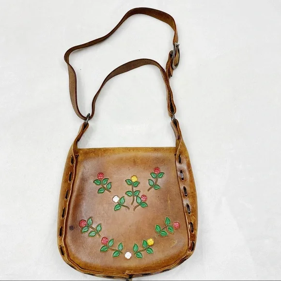 ‼️SOLD‼️Vintage Leather Handmade Crossbody Flower Painted Purse - Picture 2 of 6